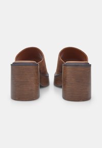 Bata Zoccoli - marrone