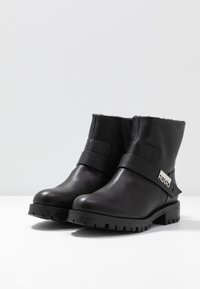HUGO Botines camperos - black