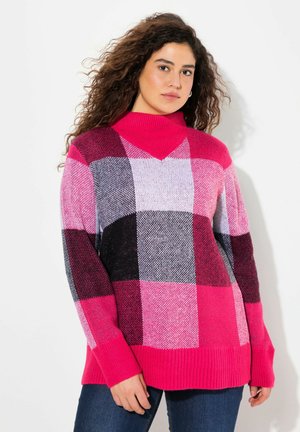 Maglione a maglia a quadri rosa e nero con collo alto, maniche lunghe, polsini e orlo a coste, caratterizzato da una texture morbida e un forte contrasto di colori.