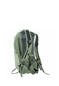 Sac à dos de randonnée vert avec dos en mesh, bretelles rembourrées et réglables, poches latérales et boucles robustes. Caractérisé par un design épuré et ergonomique.