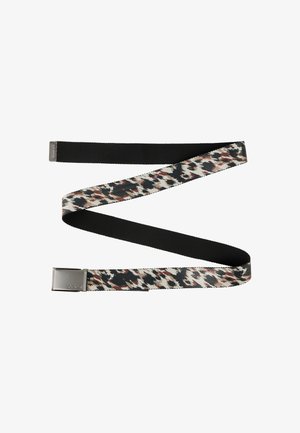 Gepatternde riem met een zwarte elastische band en een textielband in een abstract ontwerp in wit, zwart en bruin, voorzien van een metalen sluiting.