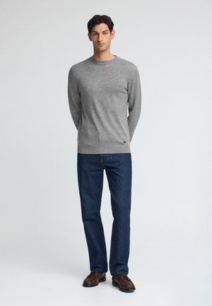 - Sweter