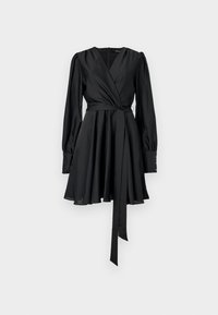 Robe noire à manches longues, en satin doux, avec corsage ajusté, jupe évasée et une ceinture assortie. Détails en boutons sur les poignets.