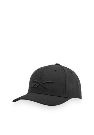 Casquette de baseball noire avec une visière incurvée et un logo brodé sur le panneau avant, présentée sur un fond blanc.