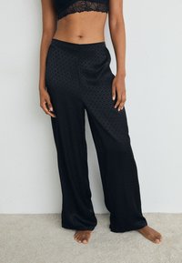 BOSS MONOGRAM PANTS - Pyjamahousut/-shortsit - black