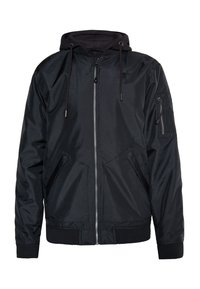 Sort jakke med hætte, lynlåslukning, forlommer og ribbede manchetter. Glat tekstur med mat finish og en patchlomme på ærmet.