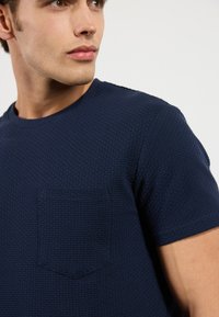 Pier One Triko s potiskem - navy