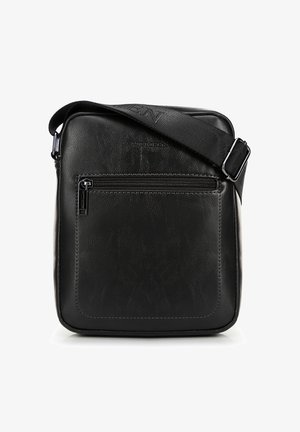 Schwarze Leder-Umhängetasche mit einer strukturierten Oberfläche, verstellbarem Schultergurt und einer Vorderseite mit Reißverschlussfach. Minimalistisches Design mit dezentem Branding.