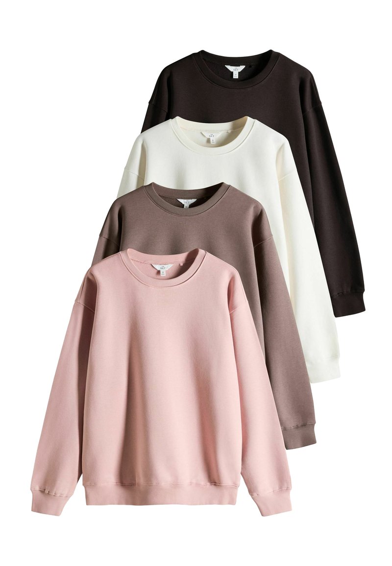 Vier Sweatshirts, die in einem vertikalen Stapel präsentiert werden. Die Farben sind hellrosa, beige, weiß und dunkelbraun. Alle verfügen über lange Ärmel und einen Rundhalsausschnitt.
