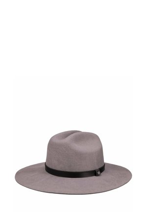 Grauer Filzhut mit breiter Krempe, schwarzem Lederband und einem kleinen Metallknopf als Detail an der Seite.