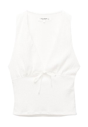 Top alb fără mâneci, cu decolteu în V, dintr-un material texturat și cu talie legată. Falduri netede și design casual, potrivit pentru vreme caldă.