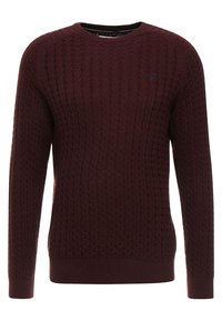 Maglione lavorato a maglia bordeaux con un motivo a trecce testurizzato; presenta un colletto rotondo e polsini e orlo a costine. Logo del marchio sul petto.