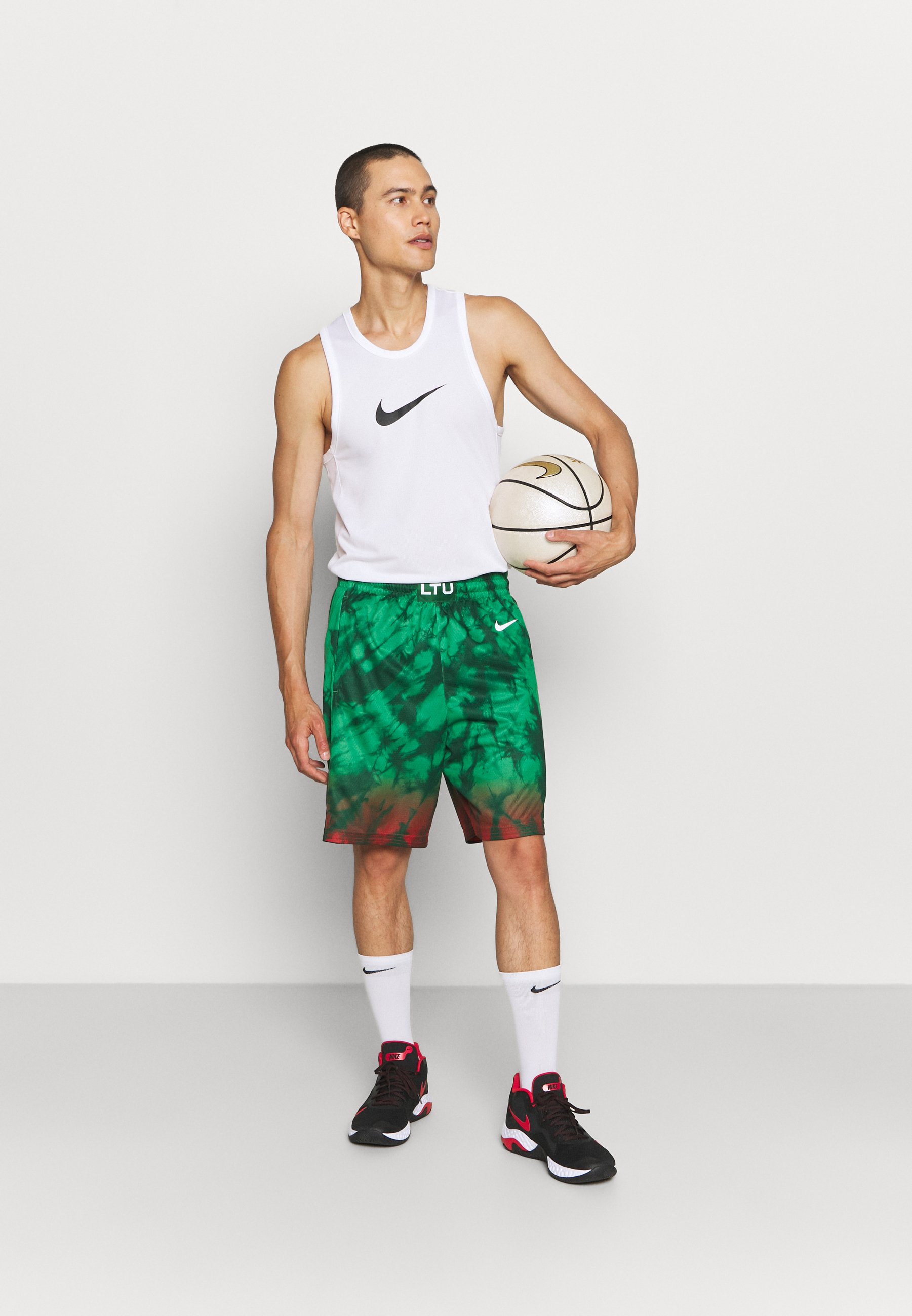 pantaloncini nike verdi