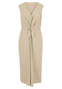 Beige linnen mouwloos jurk met een diepe V-hals, een strikdetail in de taille en een lange, vloeiende rok. Eenvoudig, elegant ontwerp.
