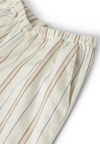 Katoenen pyjama shorts met een elastische tailleband, met verticale strepen in pastelroze, blauw en groen op een crèmekleurige achtergrond.