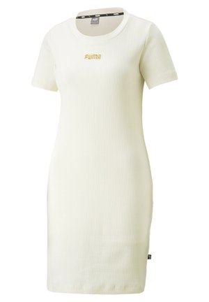 Robe courte blanche côtelée Puma avec manches courtes et logo Puma doré sur la poitrine, présentée sur un fond uni.