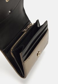 Diesel 1DR CARD HOLDER BI-FOLD ZIP III - Novčanik - h2382