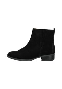 Bottine noire en daim, avec un bout arrondi, des panneaux latéraux élastiques et un petit talon bloc. Texture lisse avec un minimum de détails de couture.