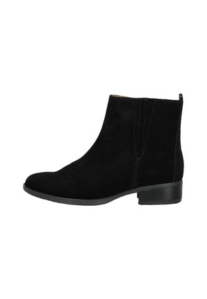 Bottine noire en daim, avec un bout arrondi, des panneaux latéraux élastiques et un petit talon bloc. Texture lisse avec un minimum de détails de couture.
