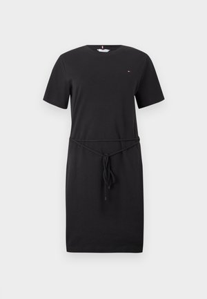 Schwarzes T-Shirt-Kleid aus weicher Baumwolle. Mit kurzen Ärmeln und einem gebundenen Taillendetail. Einfaches, gerades Schnittdesign ohne Muster.