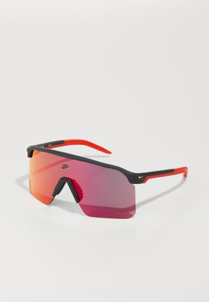 EXPEDITION SHIELD UNISEX - Sports glasses - matte dark smoke grey/red mirror