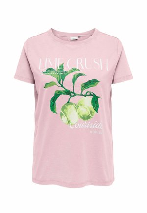 Roze T-shirt met korte mouwen met groene limoentak afbeelding en witte tekst met de woorden "Lime Crush" en "Courtside fruit club."