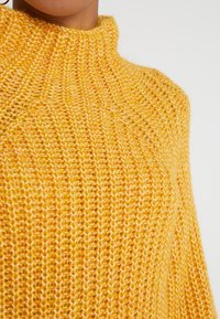 BOSS Stickad tröja - yellow