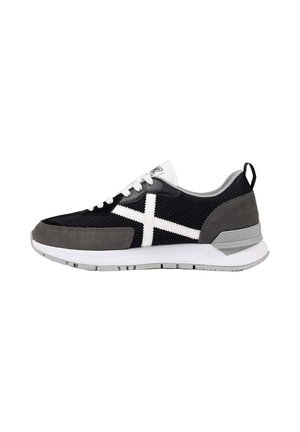 MUNICH, MUNICH VERSATILE 33 SNEAKERS RETRO RUNNING NEGRAS Y GRISES - Zapatillas - black