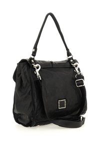 Borsa in pelle nera con doppi manici, tracolla removibile, accessori in argento e dettaglio quadrato borchiato sulla parte anteriore.
