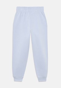 Ανοιχτό μπλε φόρμα με ελαστική μέση και τελείωμα, κατασκευασμένη από απαλό ύφασμα. Διαθέτει σχεδιασμό με στυλ στενής γραμμής στα πόδια για άνετη εφαρμογή.