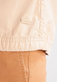 Bench Tunn jacka - beige