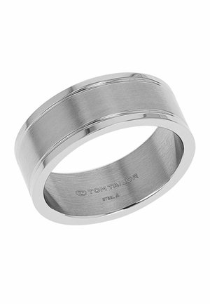 Anillo de banda de acero inoxidable plateado con un centro cepillado y bordes pulidos, grabado en el interior con "Tom Tailor Steel 4".