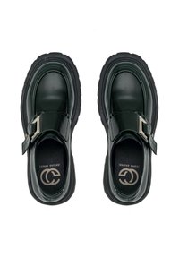 Paire de mocassins en cuir noir avec semelles épaisses et boucles argentées, vue du dessus sur fond blanc.