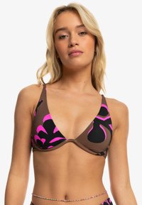 Hnedý bikini top s hlbokým výstrihom, s odvážnym ružovým a čiernym kvetinovým vzorom. Tenké ramienka a hladká textúra.