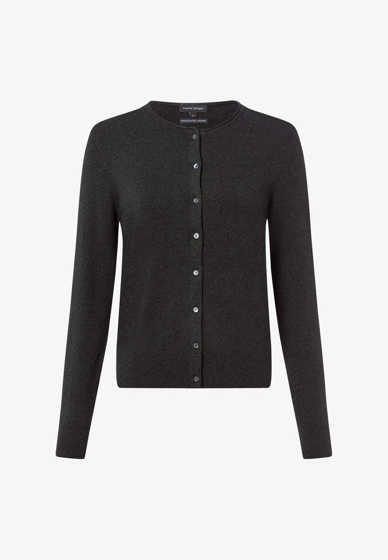 Donkergrijze cardigan van zacht materiaal, met een ronde hals, lange mouwen en een knoopsluiting met lichtblauwe knopen.