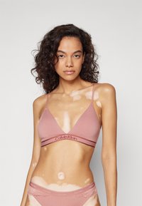 Calvin Klein Underwear TONAL LOGO TRIANGLE - Trokutasti grudnjak - red grape/apple butter