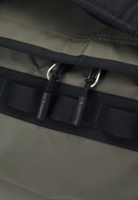 The North Face BASE CAMP DUFFEL - L - Reiseveske - new taupe green/black