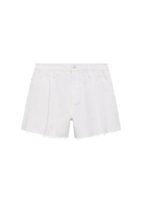 Shorts en denim blanc avec taille haute, ourlet effiloché et poches avant. Comprend une fermeture à un bouton et des passants de ceinture.