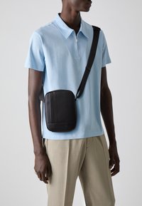 Tommy Hilfiger - CENTRAL MINI REPORTER - Sac bandoulière - black Image miniature 1