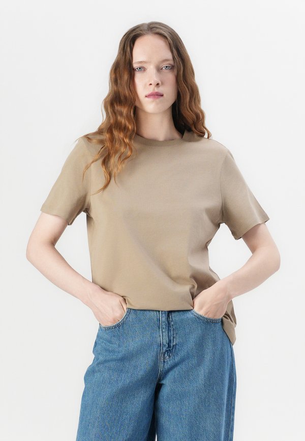 PCRIA SOLID TEE - Basic T-shirt - silver mink2