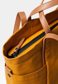 Aunts & Uncles TAKAMATSU - Handtasche - butterscotch