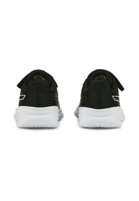 Scarpe sportive nere con superiore in rete traspirante, intersuola bianca e design slip-on con un pull tab sul tallone.