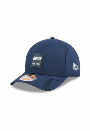 Marineblaue Baseballmütze mit Stoffnetz-Akzenten, ausgestattet mit einem quadratischen Patch mit "GIANTS NEW YORK" und einem gebogenen Visier.