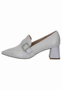 Weiße Lederhighheelschuhe mit spitzer Zehenform, quadratischem Schnallenakzent und Blockabsatz. Glatte Textur mit minimalistischen Designdetails.