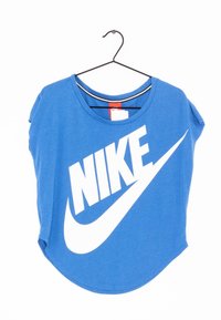 Blå kortärmad Nike t-shirt med rundad nederkant, med en framträdande vit logotyp på framsidan och design med rund hals.