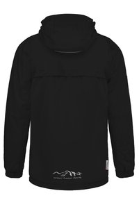 Černá větrovka s kapucí, obsahující přední kapsu, elastické manžety a bílý horský logo na lemu. Hladká textura.