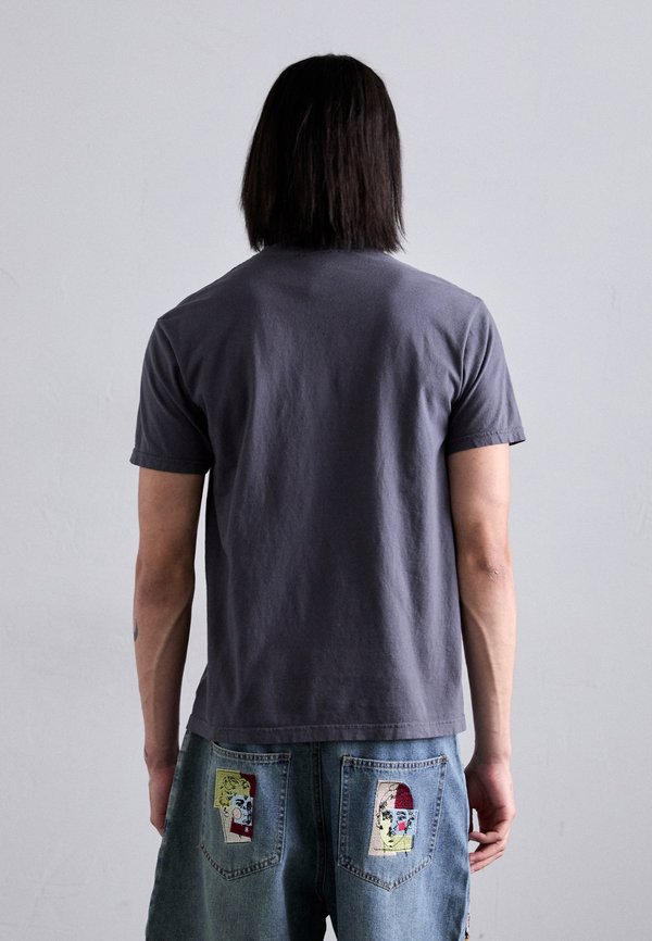 CIRQUE DU SOLEIL NO HEAD - Print T-shirt3