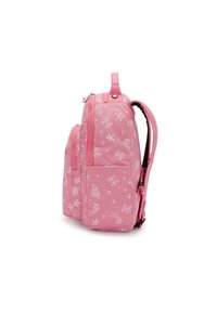 Mochila infantil rosa con patrones de flores blancas y lazos, con bolsillos con cremallera en la parte frontal y lateral, y correas de hombro acolchadas, mostrada de perfil.