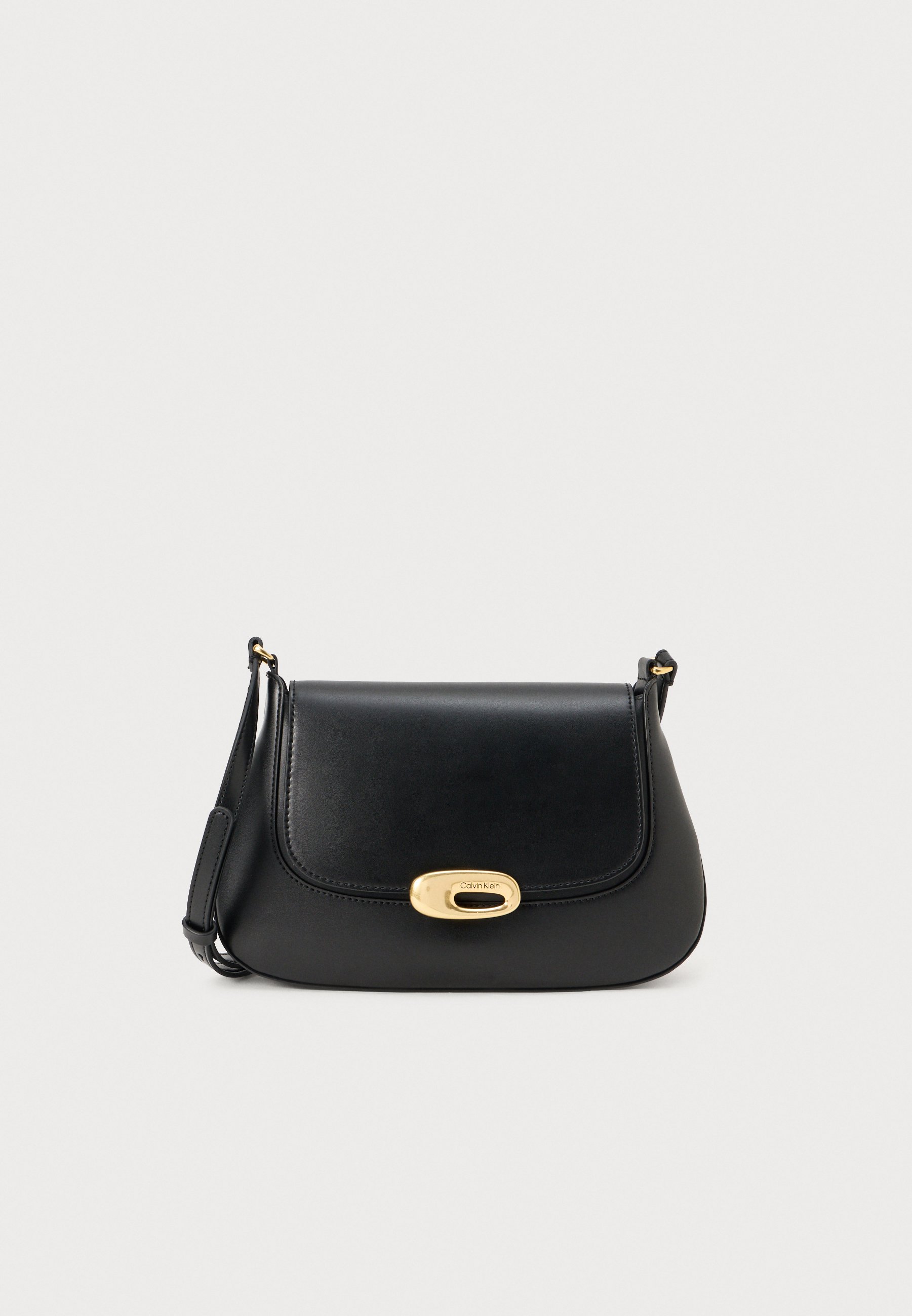 Calvin Klein HARDWARE FLAP MEDIUM CROSSBODY - Taška s příčným popruhem - black/gold-coloured