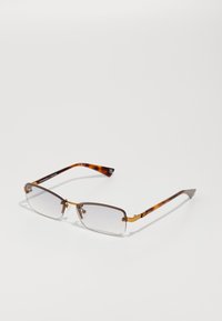 Ochelari dreptunghiulari cu lentile transparente, accesorii metalice de culoare aurie și brațe cu model țestoasă.